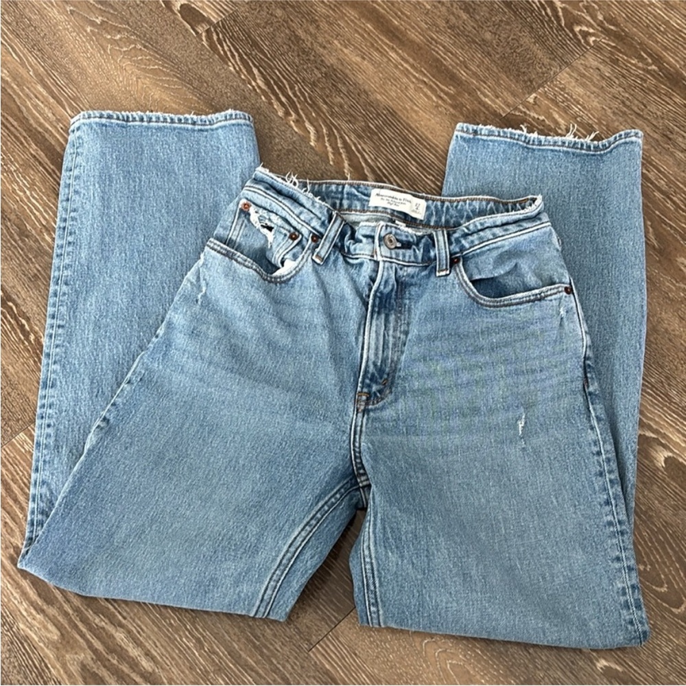 Abercrombie & Fitch: The 90’s Relaxed Jean High Rise Short